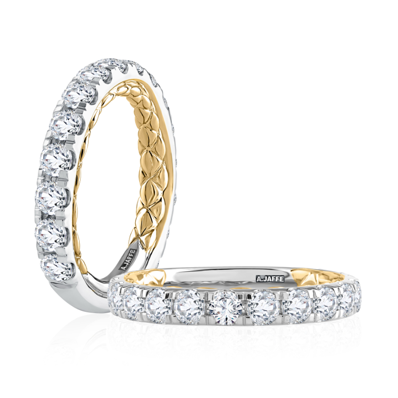 Pav&eacute; Diamond Wedding Band