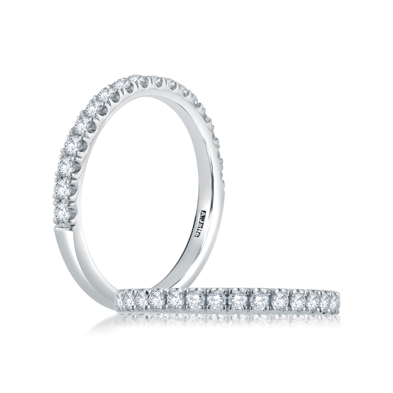 Pav&eacute; Diamond Wedding Band