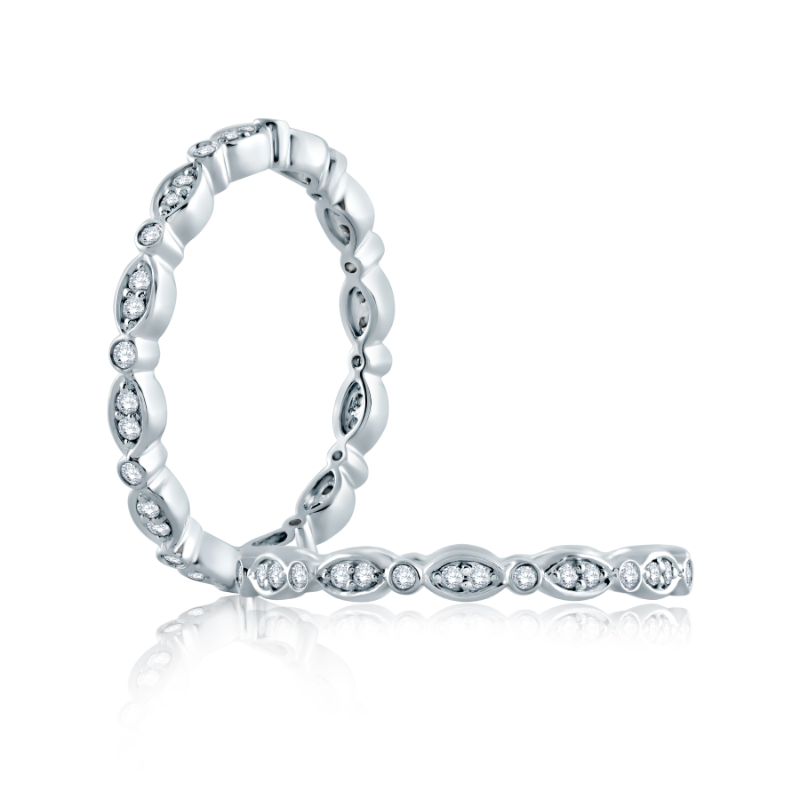Pav&eacute; Diamond Wedding Band