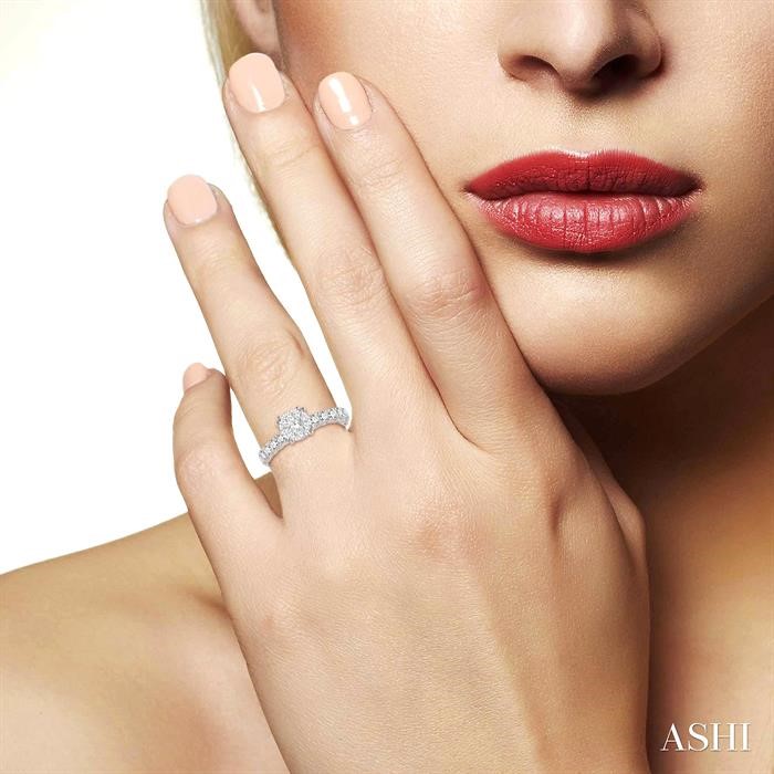 Round Shape Lovebright Diamond Engagement Ring-4