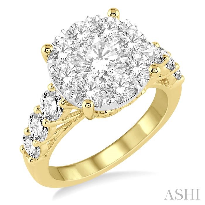 Round Shape Lovebright Essential Diamond Engagement Ring