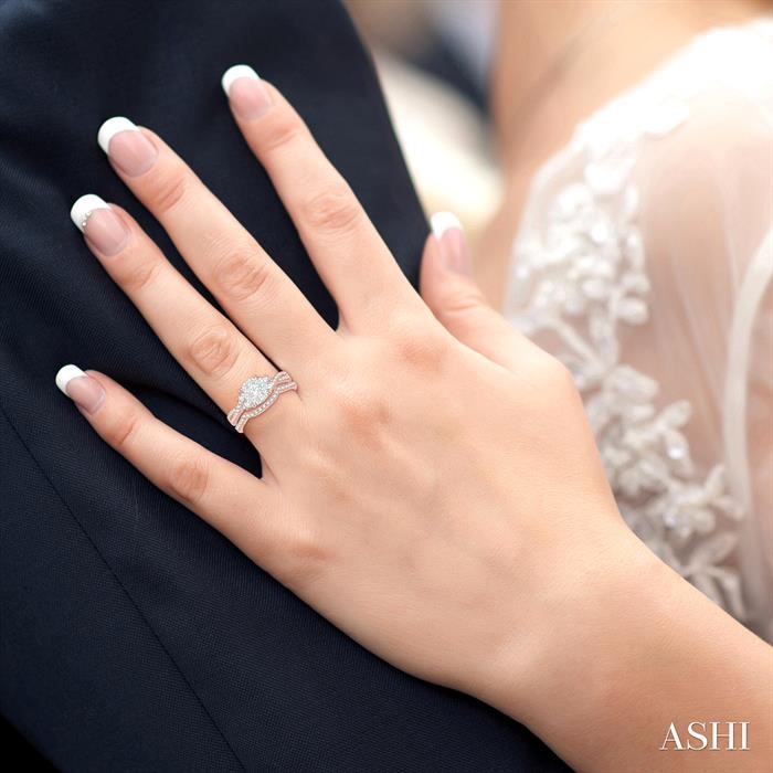 Round Shape Lovebright Diamond Wedding Set
