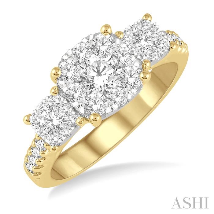 PAST PRESENT & FUTURE LOVEBRIGHT ESSENTIAL DIAMOND ENGAGEMENT RING