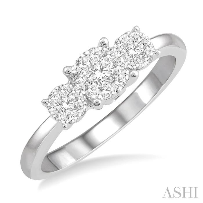 PAST PRESENT & FUTURE LOVEBRIGHT ESSENTIAL DIAMOND ENGAGEMENT RING