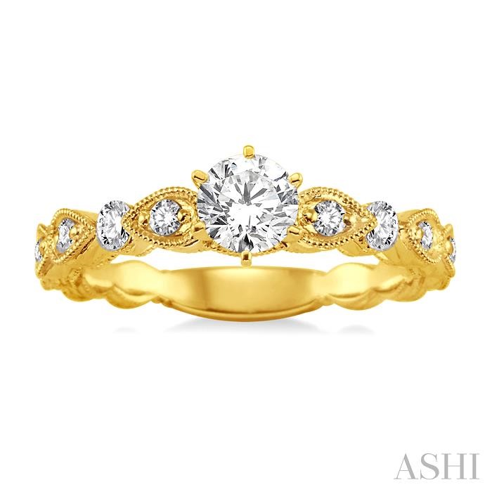 Round Shape Diamond Engagement Ring-2