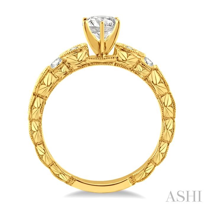 Round Shape Diamond Engagement Ring-3