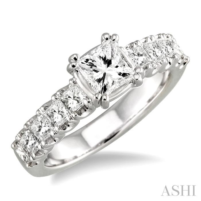 PRINCESS SHAPE DIAMOND ENGAGEMENT RING