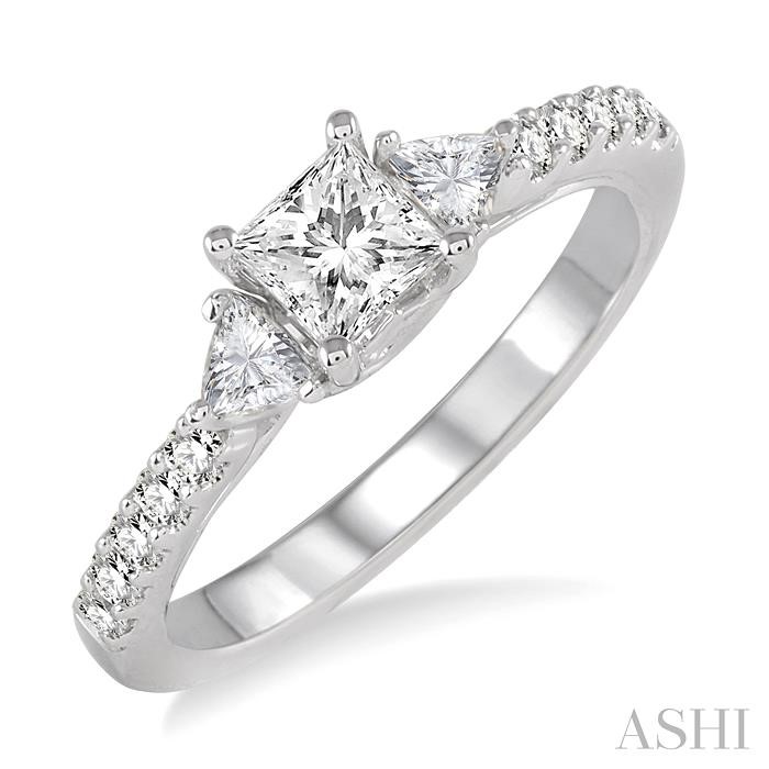 PRINCESS SHAPE DIAMOND ENGAGEMENT RING