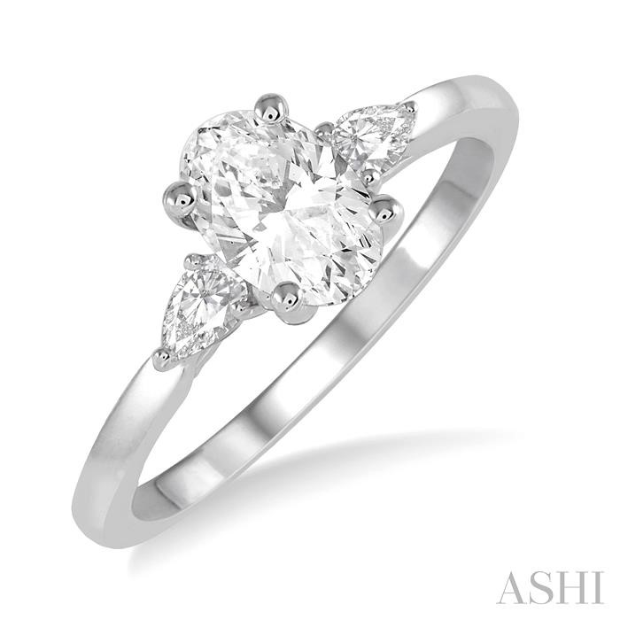 OVAL SHAPE DIAMOND ENGAGEMENT RING