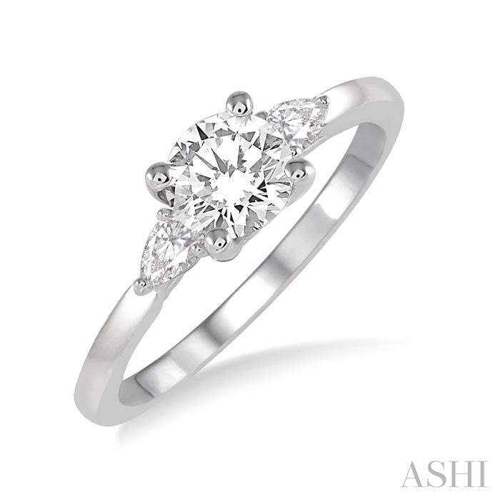 ROUND SHAPE DIAMOND ENGAGEMENT RING