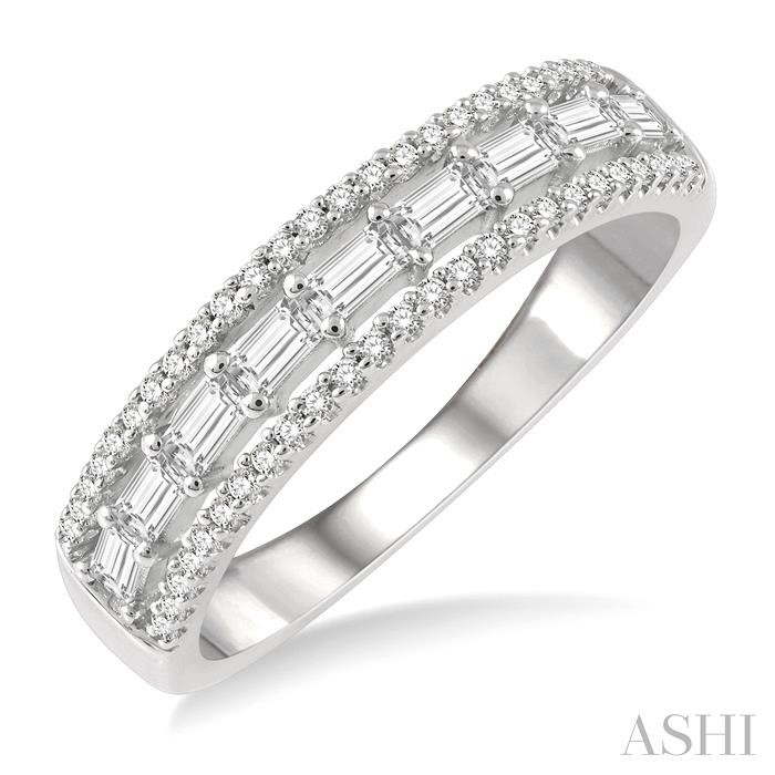 //www.sachsjewelers.com/upload/product_ashi/324E3FHWG_ANGVEW_ENLRES.jpg