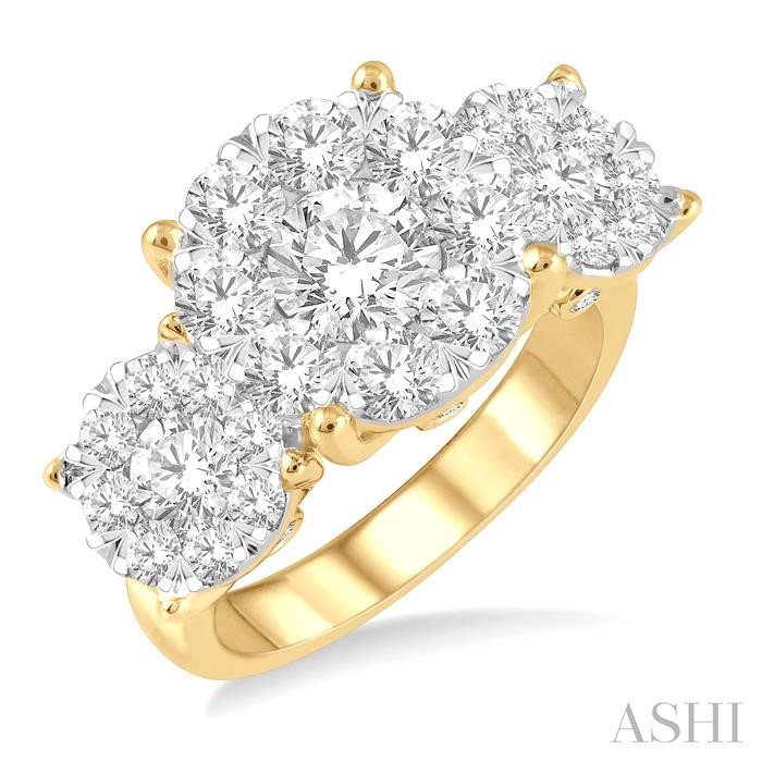 PAST PRESENT & FUTURE LOVEBRIGHT ESSENTIAL DIAMOND ENGAGEMENT RING