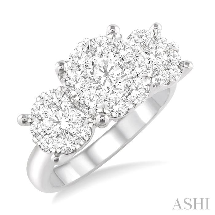 PAST PRESENT & FUTURE LOVEBRIGHT ESSENTIAL DIAMOND ENGAGEMENT RING