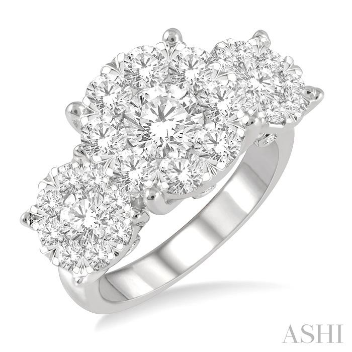 PAST PRESENT & FUTURE LOVEBRIGHT ESSENTIAL DIAMOND ENGAGEMENT RING