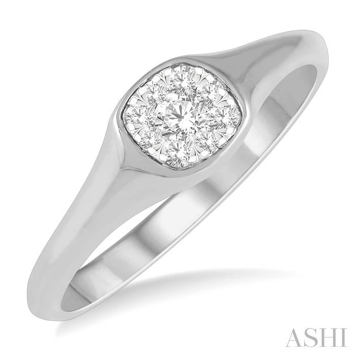 CUSHION SHAPE LOVEBRIGHT ESSENTIAL DIAMOND SIGNET RING