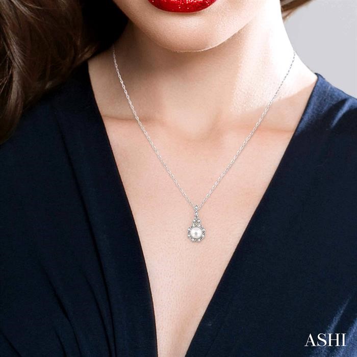 Pearl & Halo Diamond Fashion Pendant-4