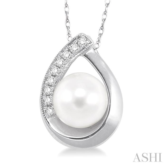 PEARL & DIAMOND FASHION PENDANT