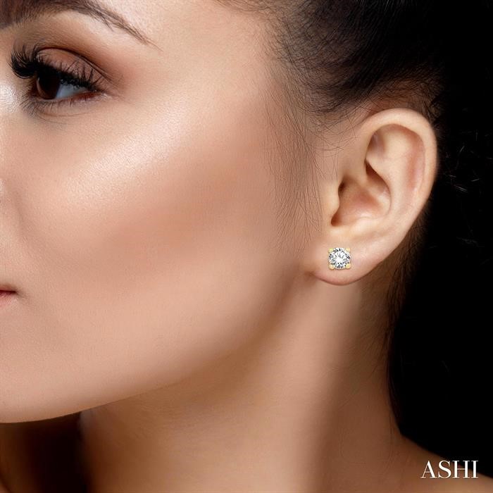 Round Shape Diamond Stud Earrings-4