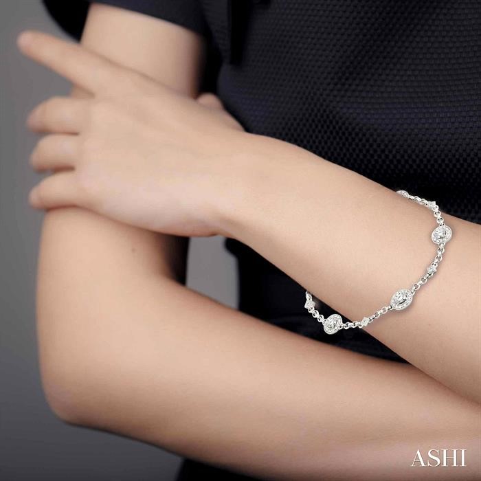 Round Shape Halo Diamond Chain Bracelet-4
