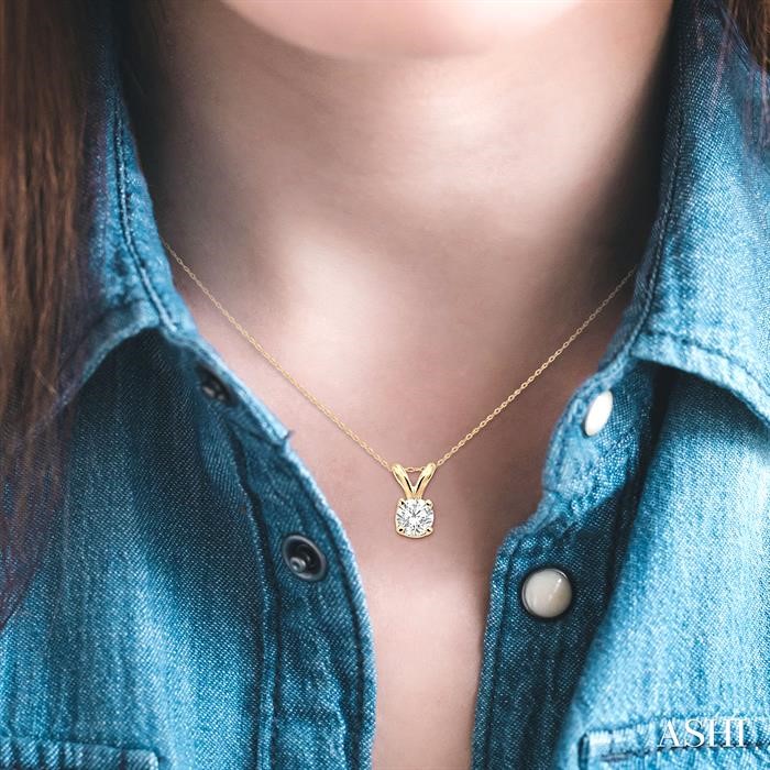Round Shape Diamond Solitaire Pendant-4