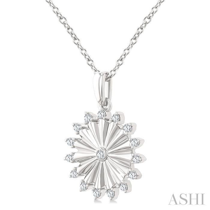 Circle Fluted Diamond Fashion Pendant