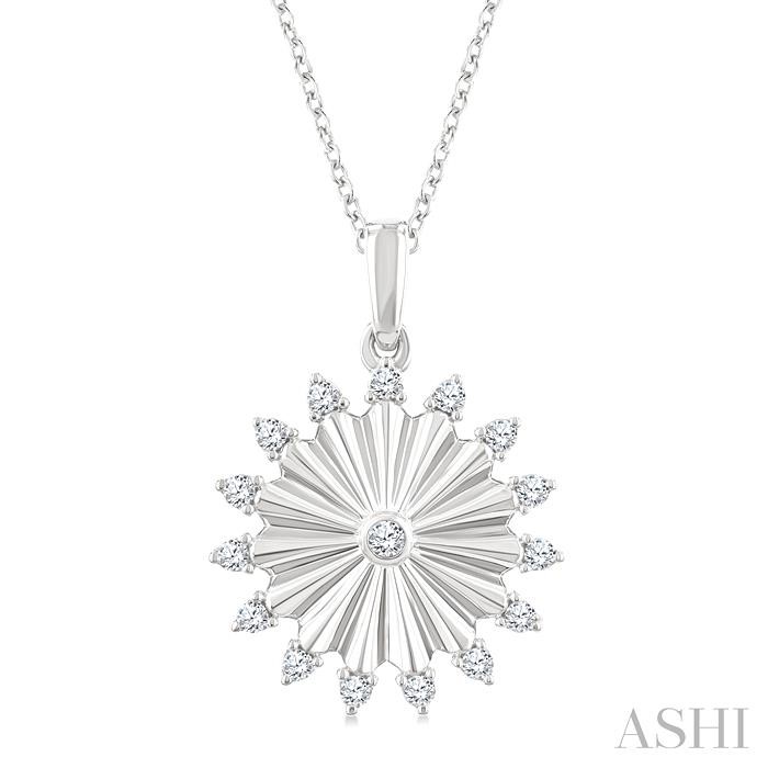 Circle Fluted Diamond Fashion Pendant