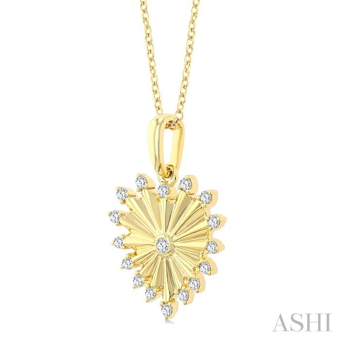 Heart Fluted Diamond Fashion Pendant