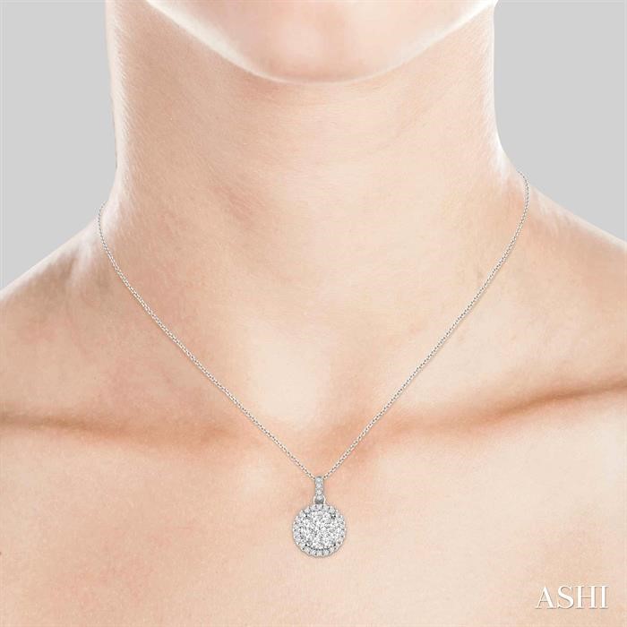 Round Shape Halo Lovebright Essential Diamond Pendant-4
